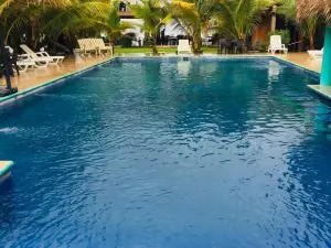 Sambo Mambo Beach Hotel