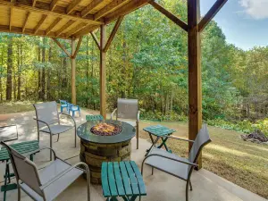 Blue Ridge Mountain Cabin Deck, Grill and Fire Pit!