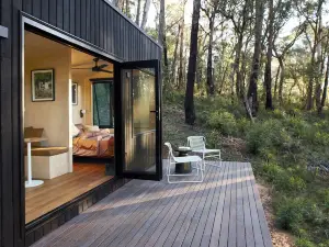 A bespoke, luxe, off-grid cabin beside Monga National Park. Mins to Braidwood