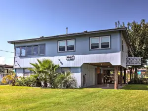 Canalfront House & Studio Near Kemah & Galveston!