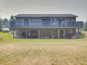 Lakefront Family Home w/ Dock, Kayaks & Canoe!