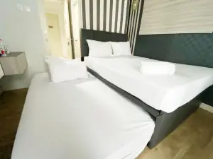 Homey and Cozy Living Studio Amartha View Apartment By Travelio