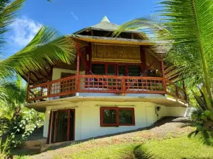 Eco-Lodge Deseo Bamboo