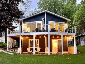 Modern Cottage on Green Lake -- four seasons of fun!
