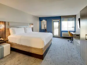 Holiday Inn Express & Suites Branson 76 Central