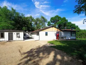 Charming Lake House within Walking Distance from Lake