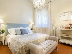 Rosyabate Cottage, with Private Garden and Views Between Lucca and Pistoia