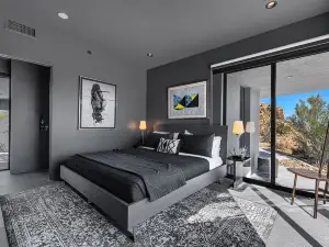 Heated Infinity Pool and Panoramic Views - Stunning Architectural Oasis