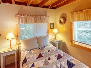 Dog-Friendly Lakefront Cabin with Full Kitchen, Firepit, Free WiFi, Great Views
