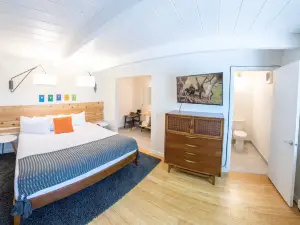 Monarch Motel
