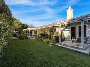 Goleta Getaway by Avantstay Private Backyard, 1.5mi to the Beach!