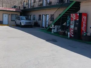 ไวท์ไพน์ โมเต็ล