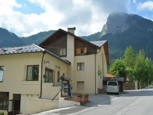 Miravalle Supersport Hotel