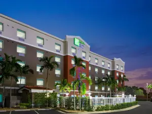 Holiday Inn Express & Suites Pembroke Pines-Sheridan ST