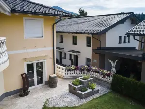 Pleasant Apartment in Goldegg-Weng with Sauna