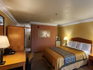 Super 8 by Wyndham Temple I-35