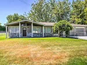 Lovely Pasco Home w/ Yard Near Tri-Cities Airport!