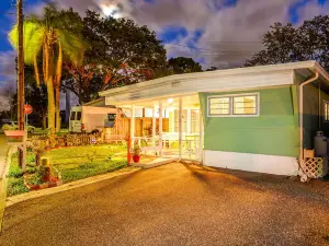 Eclectic Tarpon Springs Home: Bayou Across Street!