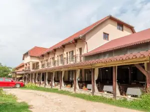 Pensiunea Popasul Ursilor Medve Barlang Peștera Urșilor