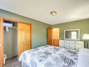 Eben Junction Townhome: 10 Mi to Lake Superior!