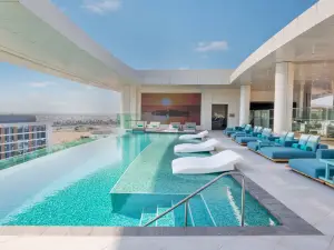 The WB Abu Dhabi Hotel, Curio Collection by Hilton
