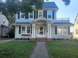 Historical 6 bed home, game room,short walk to beach & harbor lighthouse views.