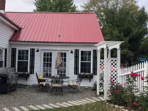 Pet friendly Maine Waterfront Farmhouse with Amazing Views @Canadian Border