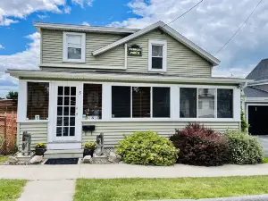Alexandria Bay, 1000 Islands Waterfront Cottage For Rent directly on the water,