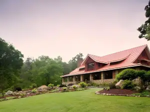 Hilltop Manor B&B