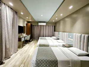 Grand Bayan Hotel & Apt at Nile Plaza
