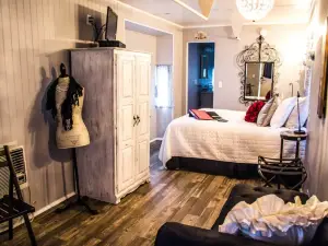 เฟเธอร์เบด เรลโร้ด บีแอนด์บี รีสอร์ท