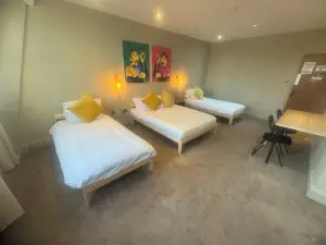 Wasters Arts Bar & Hotel, Contractor's Welcome