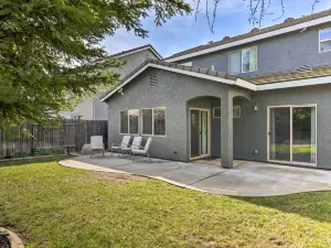 Family-Friendly Lincoln Home 8 Mi to Casino!