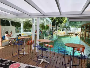 Ocean International Hotel