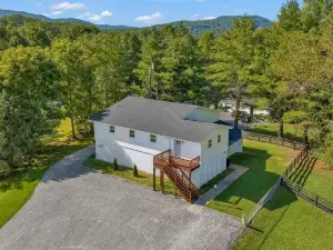 Brand New Apartment The Holton #2 in Big Stone Gap near Lonesome Pine Hospital