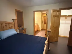 Secluded Cabin on 30 acres w 2 BR 2 baths