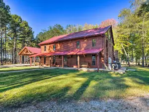 Countryside Cabin Retreat w/ Outdoor Kitchen!