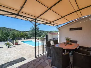 Beautiful Villa in Roquebrun with Heated Private Swimming Pool