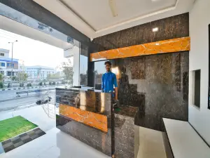 OYO 44398 Hotel Chandel