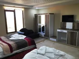 Yukselen Otel