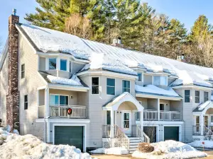 Bethel Townhome 8 Mi to Sunday River Resort!