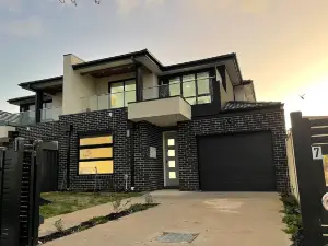 Brand New House in Sunshine West