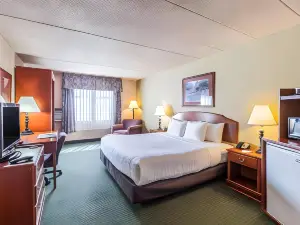 AmericInn & Suites By Wyndham Baraboo Event Center