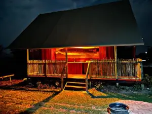 Kubu & Kwena Lodge