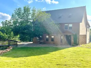 New! The Sanctuary House w/mountain view sleeps 14