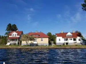 Historic Coast Guard station on Keweenaw Bay, walking distance to beach!