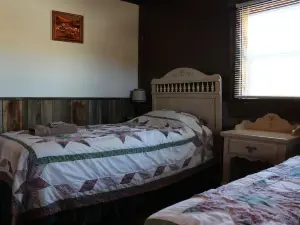 Kara Creek Ranch - Rustic 2 Bedroom Cabin #5