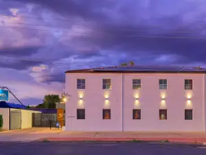 The Phoenix Artesian Spa Resort and Accommodation