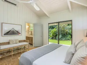 Beachfront Paradise and Ocean Views - Stunning Coastal Haven