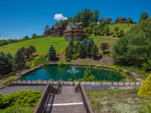 Secluded + Hot Tub + 5 Mins to State Park